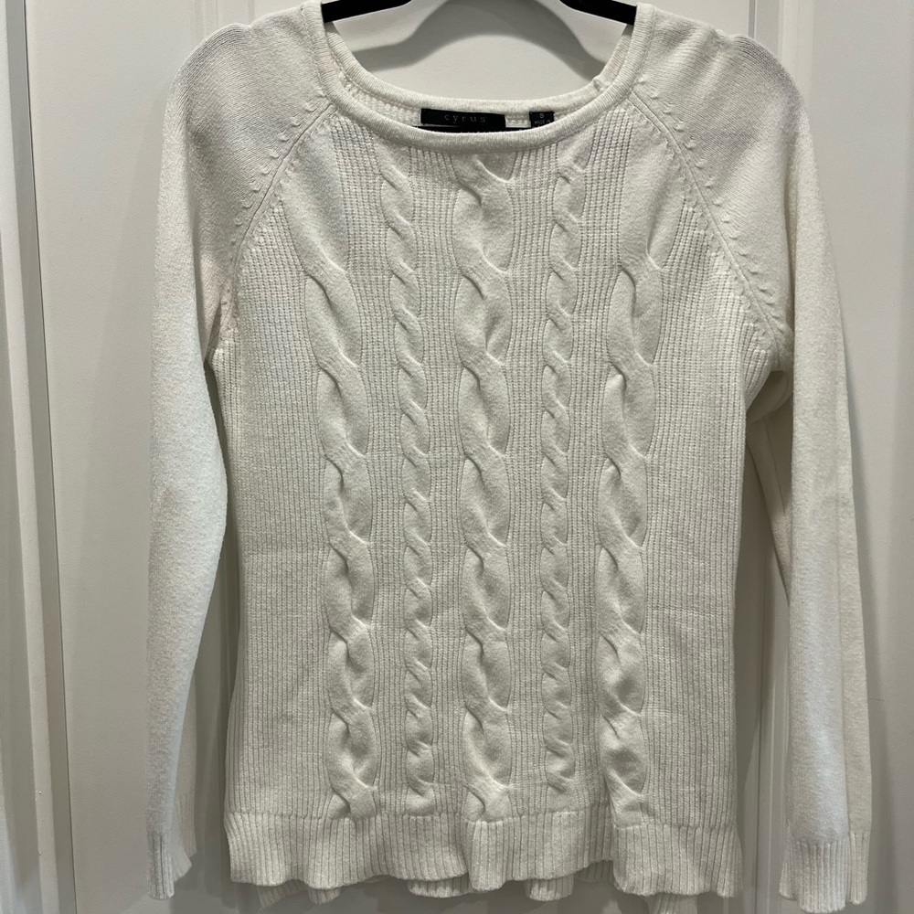 NWOT Cyrus White Sweater top size Small